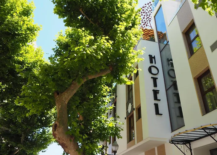 فندق Maison Marineta دينايا