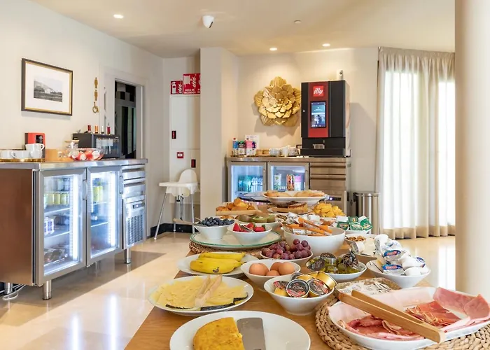 Maison Marineta 3* دينايا